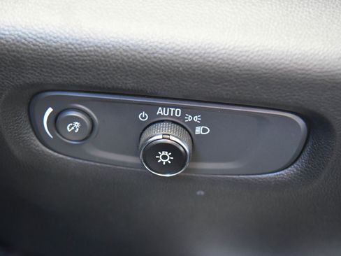 Used 2022 Chevrolet Traverse LT image 31