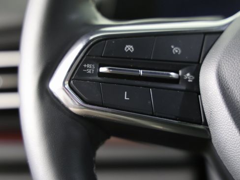 Used 2024 Chevrolet Traverse Z71 image 16