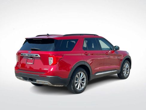 Used 2023 Ford Explorer XLT w/ Equipment Group 202A AWD/4WD image 8