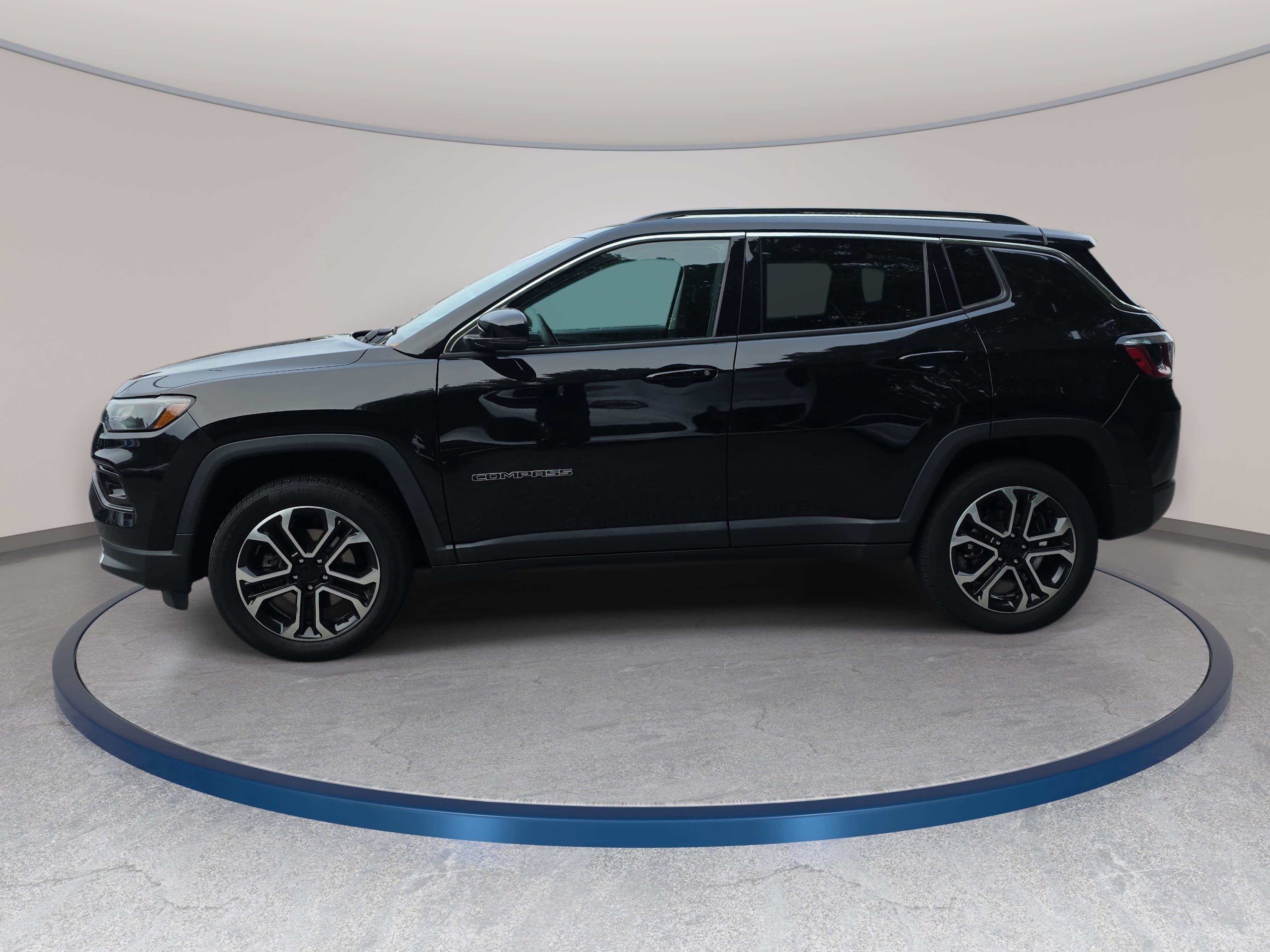 Used 2022 Jeep Compass Limited w/ Sun and Sound Group AWD/4WD image 3