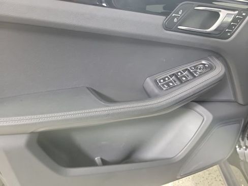 Used 2025 Porsche Macan AWD/4WD image 16