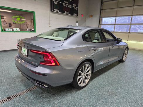 Used 2021 Volvo S60 T5 Momentum w/ Premium Package image 6