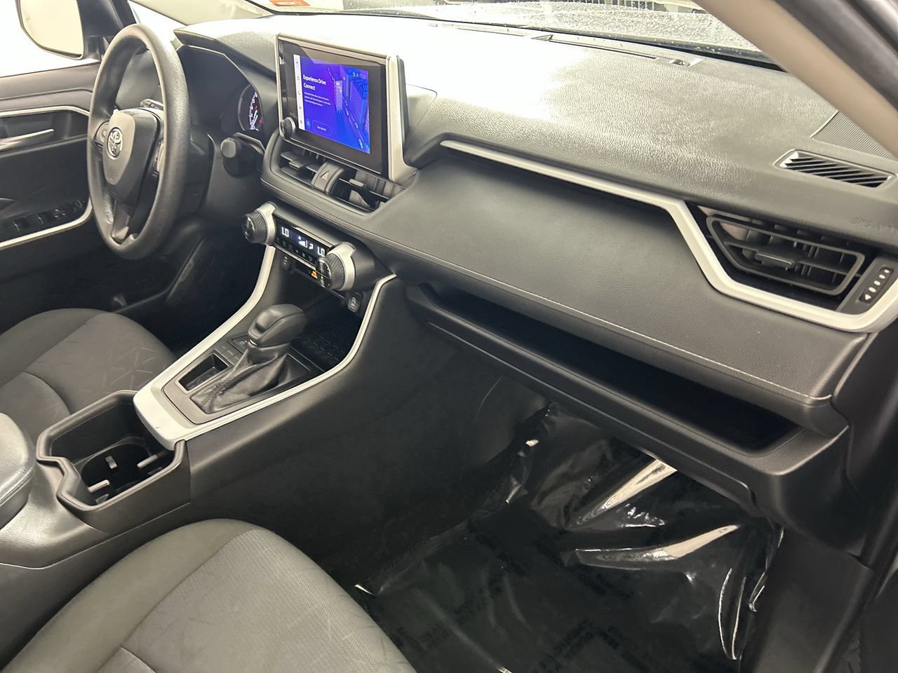 Used 2025 Toyota RAV4 XLE FWD image 27
