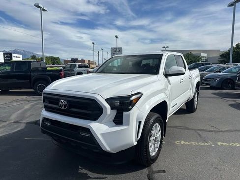 Used 2024 Toyota Tacoma SR5 AWD/4WD image 5