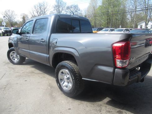 Used 2022 Toyota Tacoma SR AWD/4WD image 13