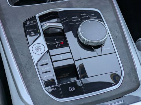 Used 2025 BMW X5 sDrive40i w/ Climate Comfort Package image 29