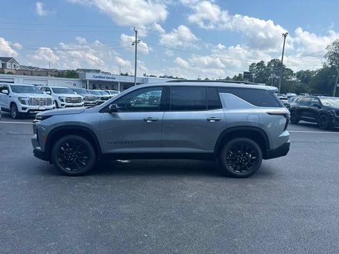 New 2026 Chevrolet Traverse LT w/ Midnight/Sport Edition FWD image 17
