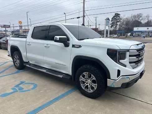 Used 2024 GMC Sierra 1500 SLE w/ X31 Off-Road Package image 5