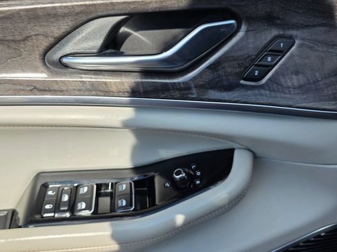 Used 2022 Jeep Grand Cherokee Overland AWD/4WD image 21