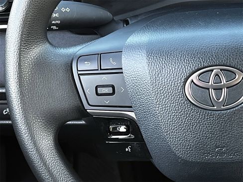 Used 2025 Toyota Camry LE image 12