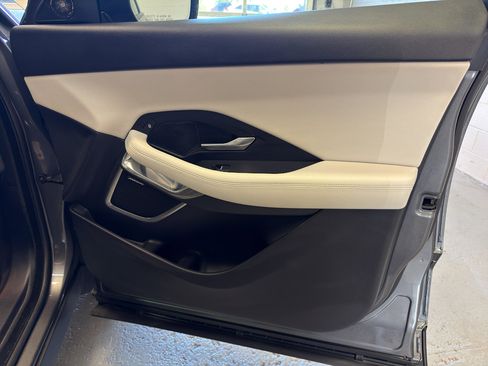 Used 2019 Jaguar E-PACE R-Dynamic S image 22