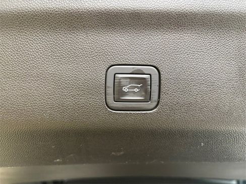 Certified 2025 Cadillac Escalade Sport Platinum w/ LPO, ONYX Package image 18