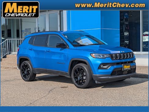 Used 2025 Jeep Compass Latitude w/ Convenience Group AWD/4WD image 1
