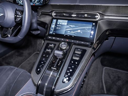 Used 2025 Aston Martin V8 Vantage Coupe image 20