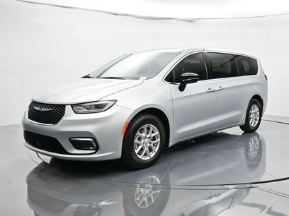 New 2026 Chrysler Pacifica Select