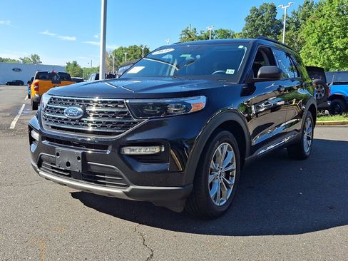 Certified 2023 Ford Explorer XLT w/ Equipment Group 202A AWD/4WD image 4