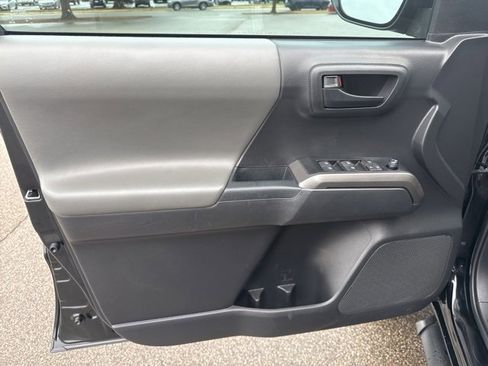 Used 2022 Toyota Tacoma SR5 image 31