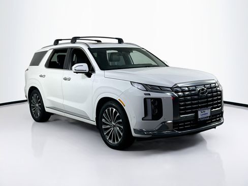Used 2023 Hyundai Palisade Calligraphy image 3