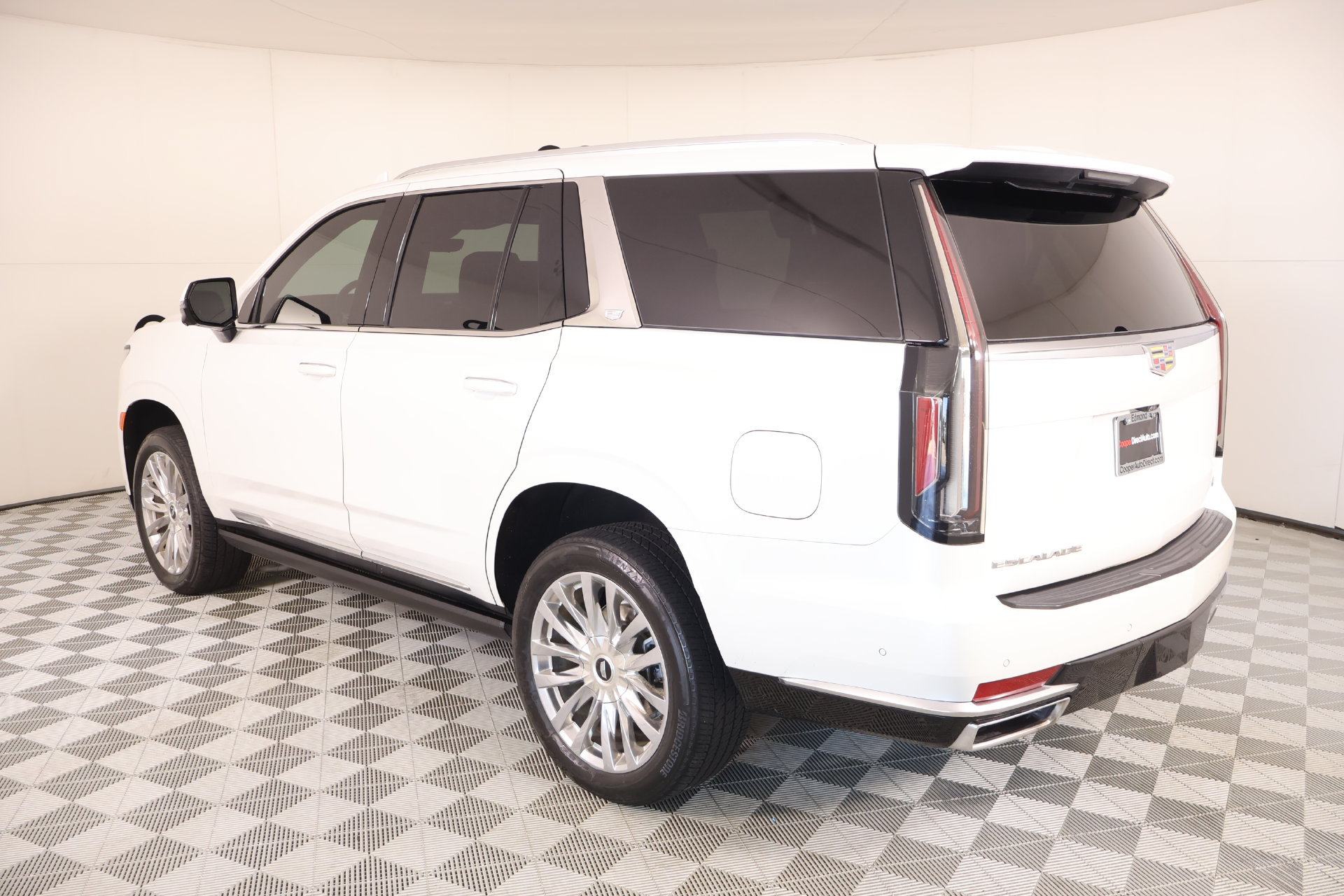 Used 2024 Cadillac Escalade Premium Luxury w/ Performance Package AWD/4WD image 25