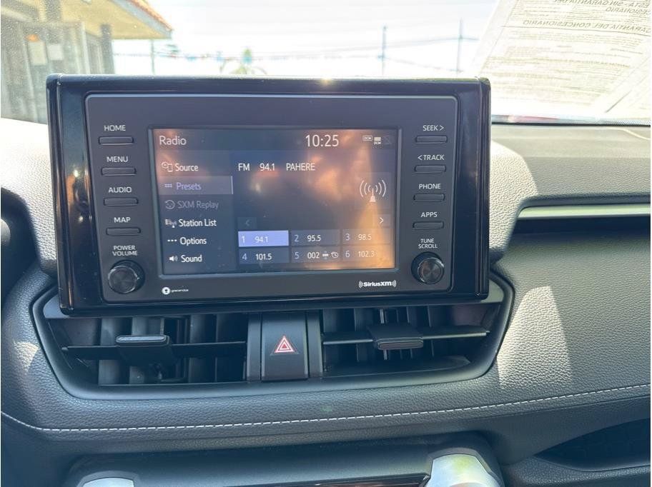 Used 2022 Toyota RAV4 LE FWD image 11