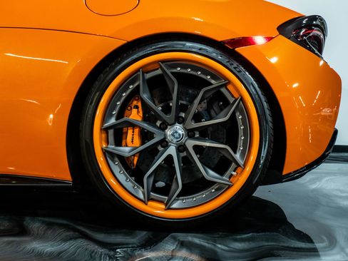 Used 2018 McLaren 570S Spider image 18