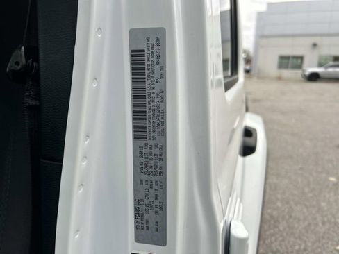 Used 2018 Jeep Wrangler Unlimited Sahara image 32