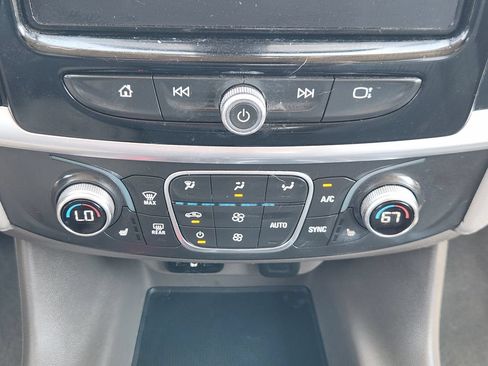 Used 2019 Chevrolet Traverse LT FWD image 18