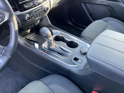 Used 2023 Chevrolet Traverse LT image 18