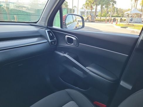 Used 2023 Kia Sorento LX image 19