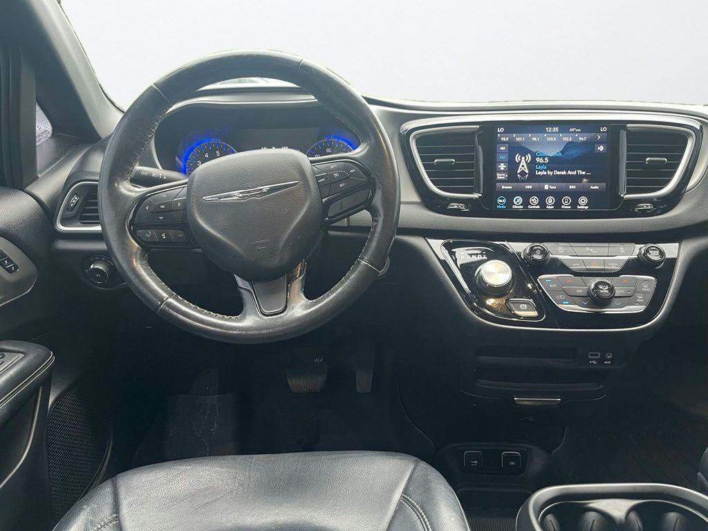 Used 2020 Chrysler Pacifica Touring-L AWD/4WD image 19