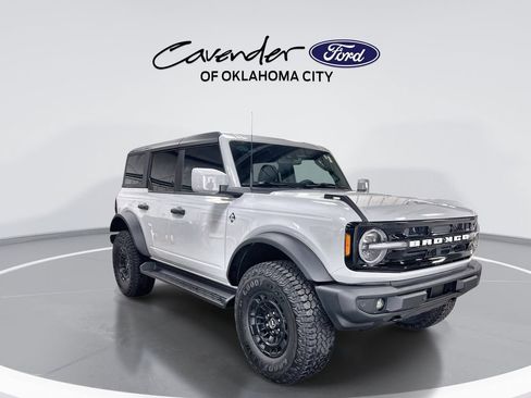 Used 2026 Ford Bronco Outer Banks w/ Sasquatch Package AWD/4WD image 2