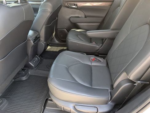 Used 2020 Toyota Highlander Platinum AWD/4WD image 15