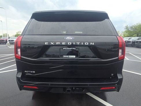 Used 2025 Ford Expedition Active AWD/4WD image 9