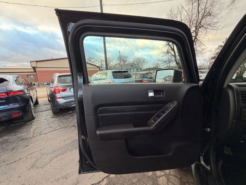 Used 2010 HUMMER H3 AWD/4WD image 11