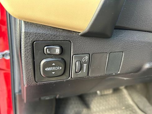 Used 2019 Toyota Corolla LE FWD image 18