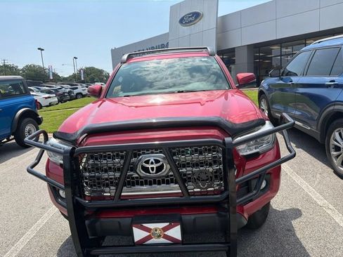 Used 2017 Toyota Tacoma TRD Off-Road AWD/4WD image 2