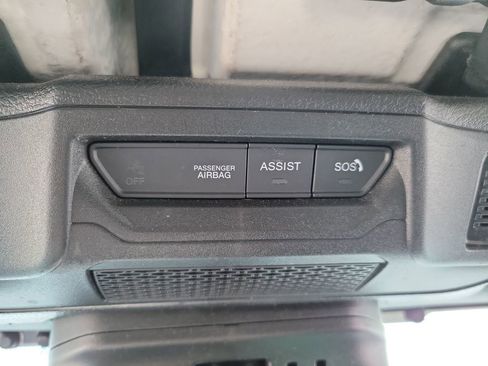 Used 2024 Jeep Wrangler Sahara image 33