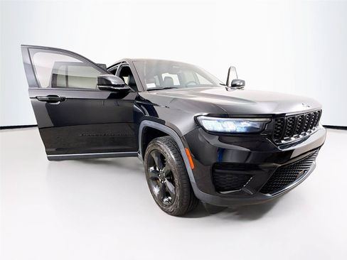 Used 2023 Jeep Grand Cherokee Altitude AWD/4WD image 42