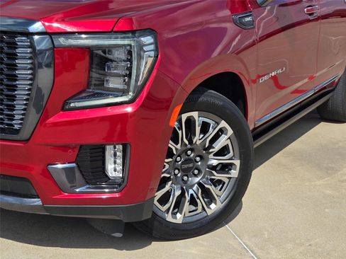 Used 2023 GMC Yukon Denali Ultimate AWD/4WD image 7