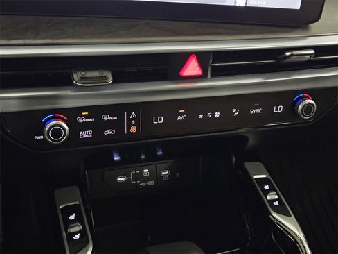 Used 2024 Kia Sorento SX Prestige w/ Olive Brown Leather Package image 15