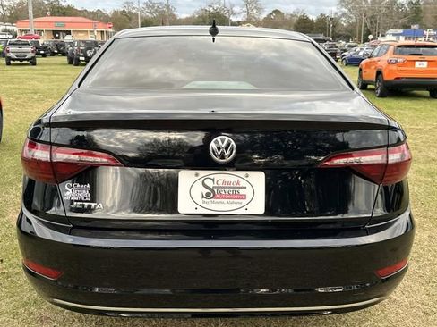 Used 2021 Volkswagen Jetta SE image 4