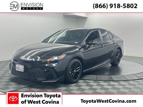 Certified 2025 Toyota Camry SE image 1