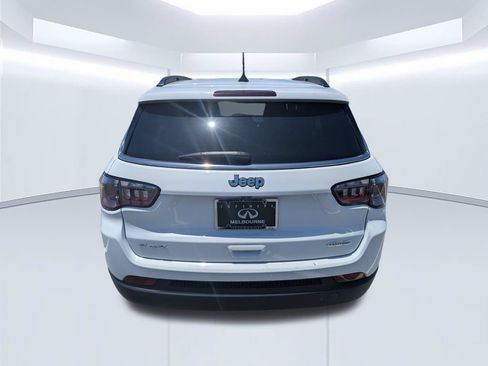 Used 2025 Jeep Compass Latitude AWD/4WD image 7