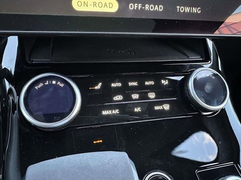 Used 2023 Land Rover Range Rover Sport SE Dynamic image 29