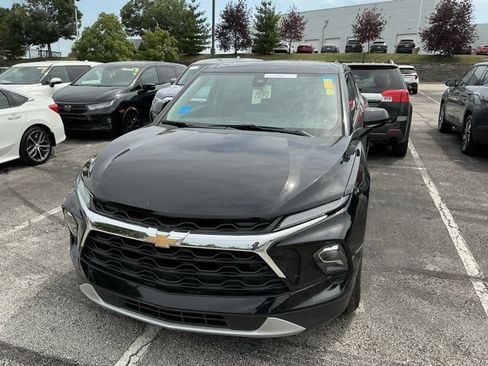 Used 2025 Chevrolet Blazer LT FWD image 3