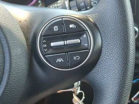 Used 2025 Kia Soul LX w/ LX Technology Package FWD image 21