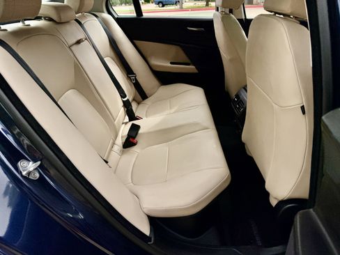Used 2018 Jaguar XE RWD image 13