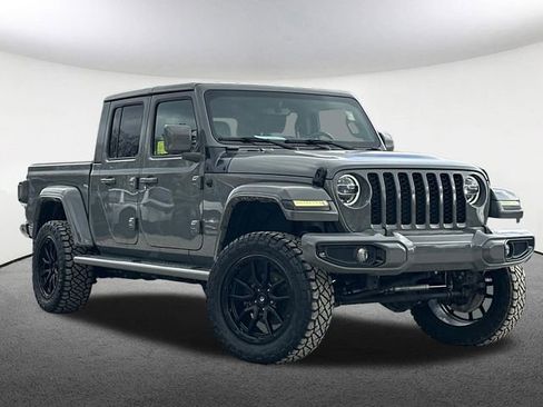 Used 2021 Jeep Gladiator Sport image 2