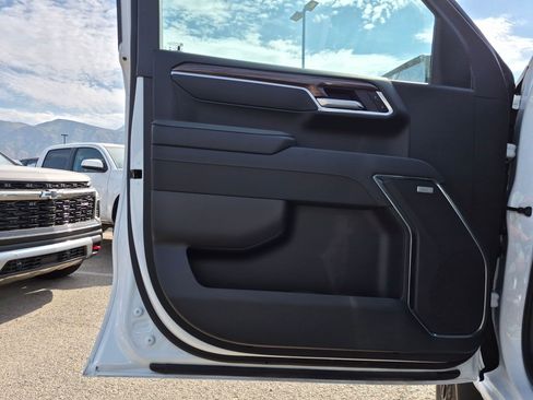 Used 2025 Chevrolet Silverado 1500 LT Trail Boss w/ Convenience Package II AWD/4WD image 12
