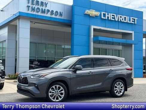 Used 2023 Toyota Highlander Limited AWD/4WD image 1
